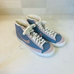 Nike Women's Blue and Pink High-Top Sneakers 6.5